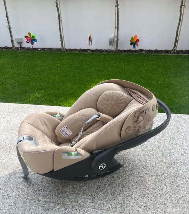 Fotelik Cybex Cloud Z i-Size FLOWER beżowy z baza