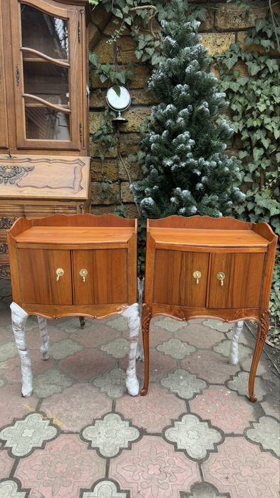 Тумбочки деревянные с бортиком, реставрированные, Франция