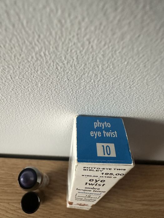 Kredka do oczu niebieska nowa