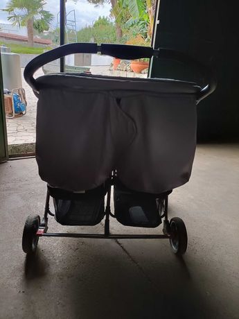 Cadeira de bebê gêmeos