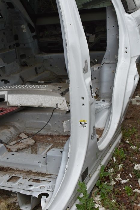 Słupek lewy środkowy próg Range Rover Sport L494 od 2013roku