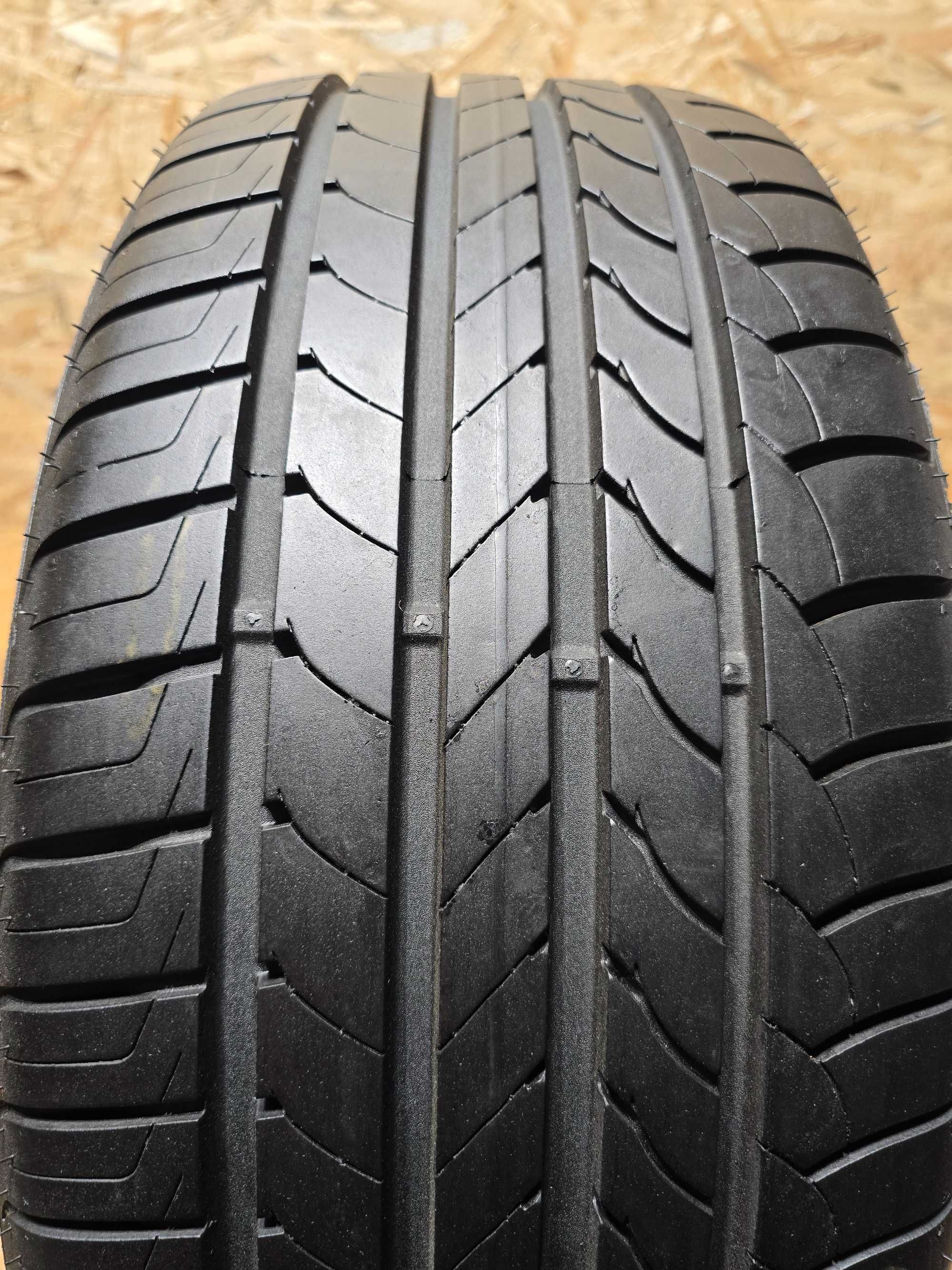 Opona pojedyńcza 225/45/18 91Y XL Goodyear Efficient Grip RUNFLAT
