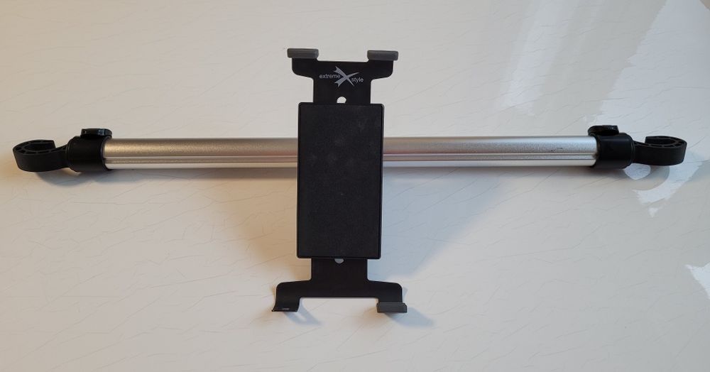 Uchwyt samochodowy na tablet między zagłówki regulowany