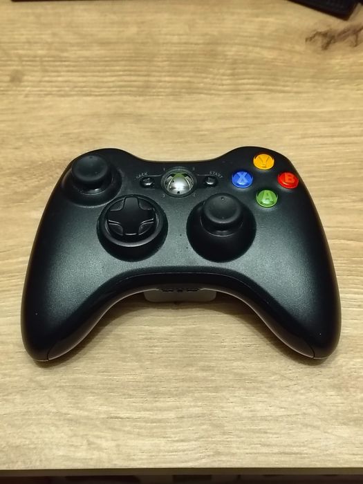 Xbox 360/Kinect/pad/przewody/2 gry/pudło oryginal.