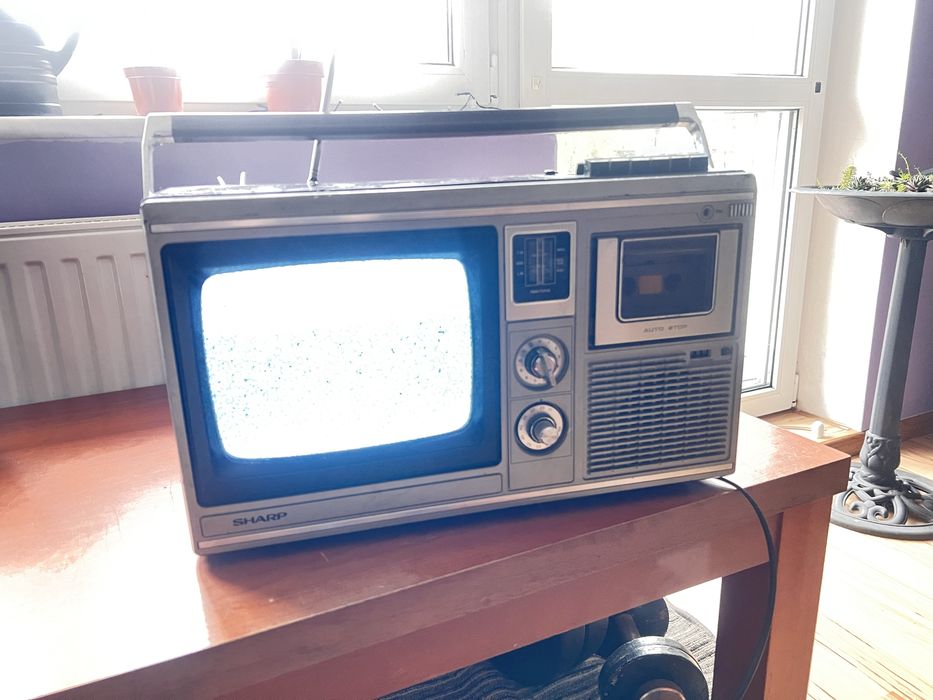 Telewizor przenosny Sharp 10P-18G vintage