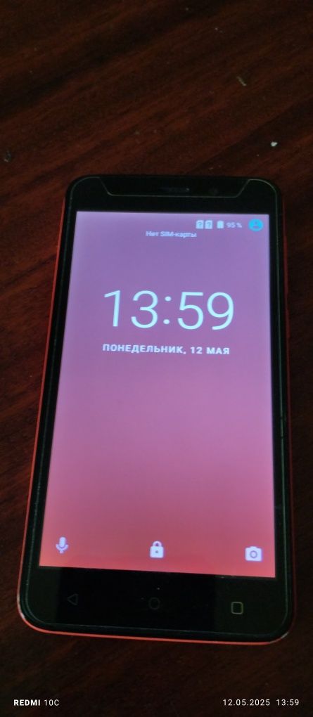 Продам два телефона.