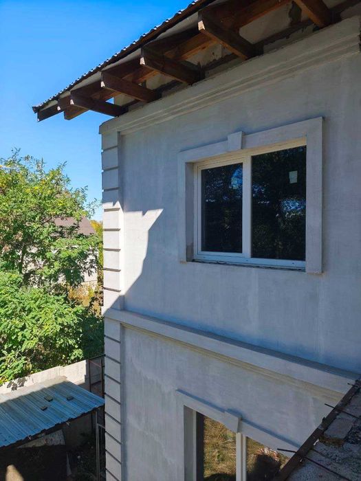 Продам двоповерховий будинок в коттеджному містечку.