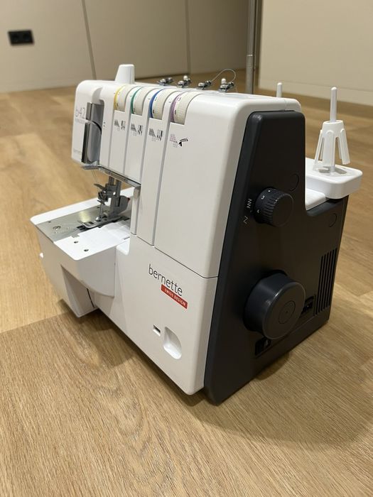 Розпошивальна машинка Bernina Bernette FunLock B42