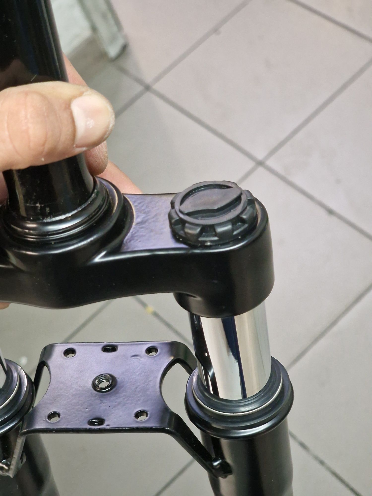 Garfo dianteiro com amortecedor para trotinete Xiaomi