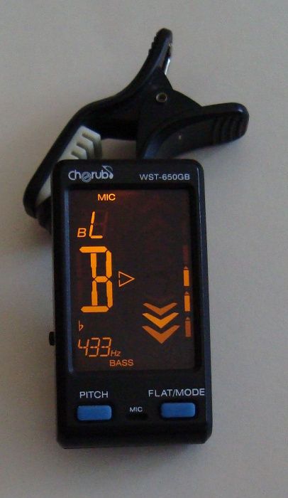 Тюнер Cherub WST-650 GB Для гитарной и бас-гитарной настройки