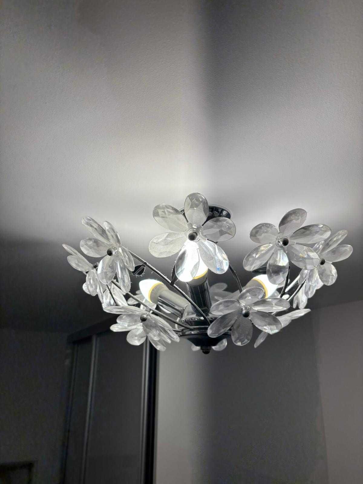 Lampa sufitowa w kwiatki