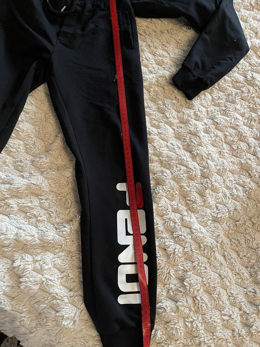 Продам  спортивные костюмы на рост примерно 130