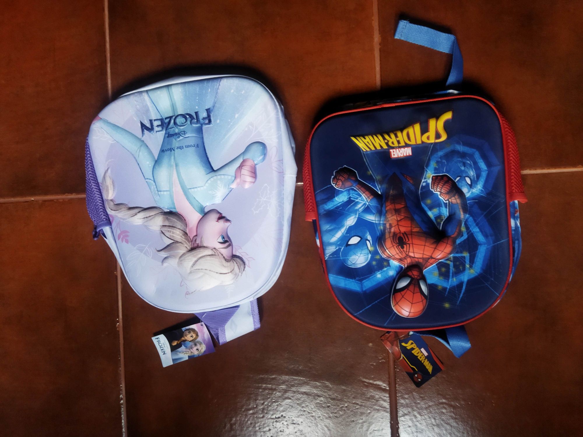 Mochila nova muito bonita 3D da Frozen e do Spyder man Spider man