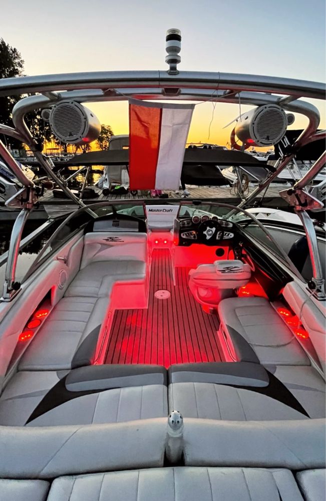 MasterCraft x2 wakeboard/wakesurf