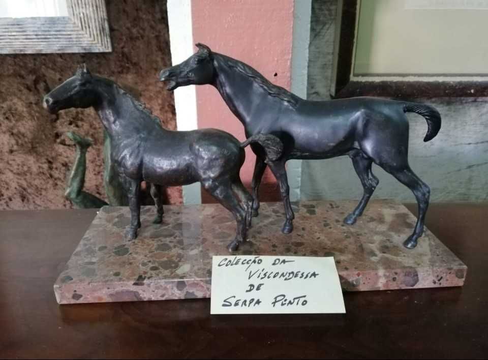 Escultura em ferro de cabeça de cavalo