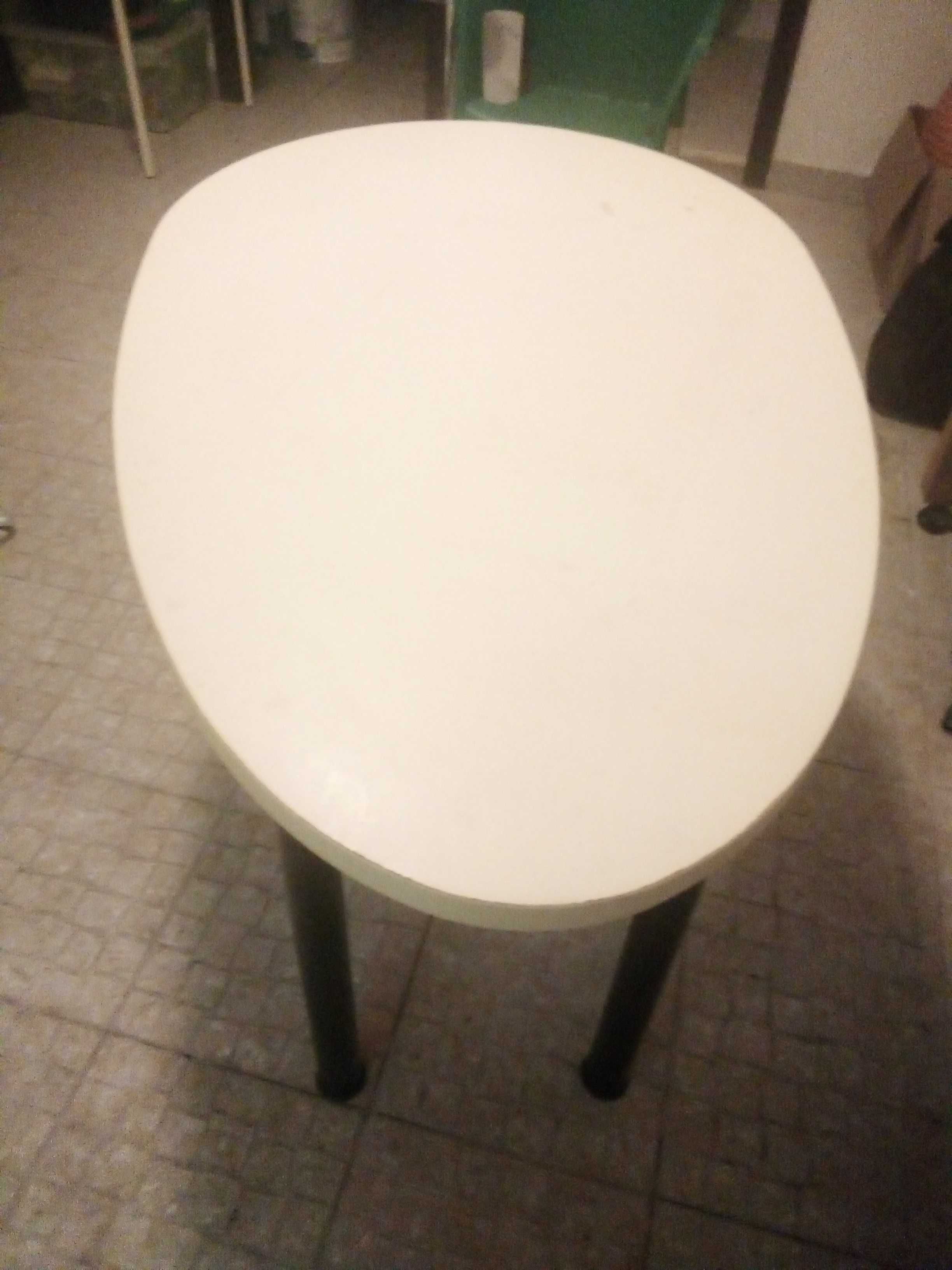 Mesa oval para cozinha