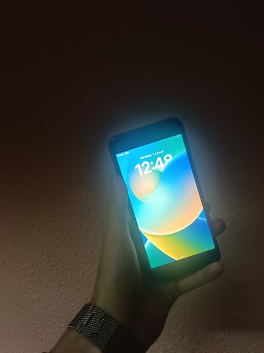iPhone 8 plus 64gb r-sim