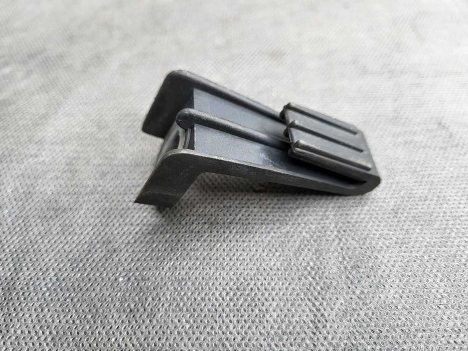 AUDI A8 D3 uchwyt , mocowanie reflektora .