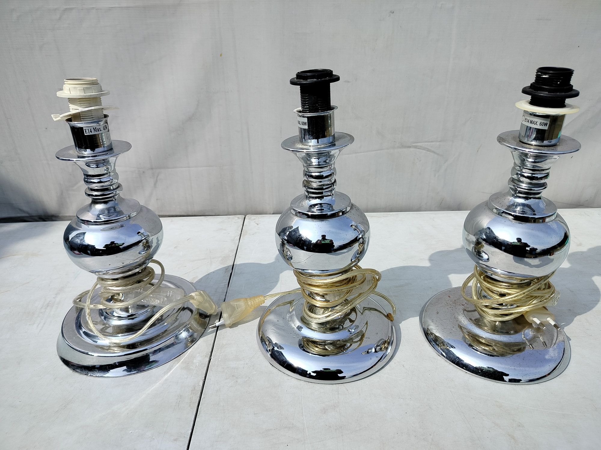 Trzy stylowe lampki