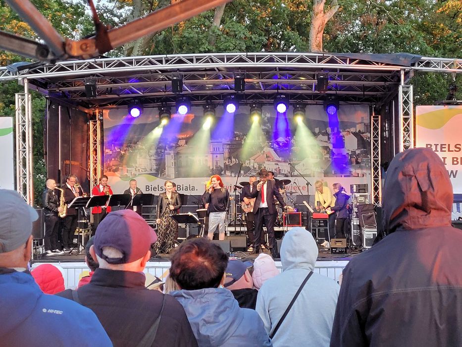 Scena Mobilna, obsługa imprez, nagłośnienie, oświetlenie.