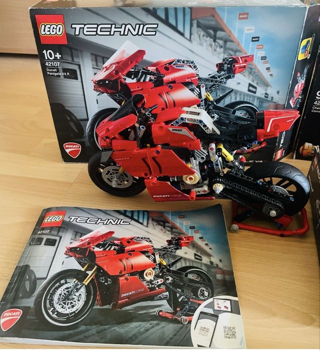 Lego Technic 42138, 42093, 42151, 42123, 42137, 42091, 42107