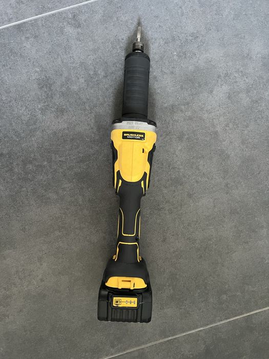 Безщіткова Акум. Прямошліфувальна машина DeWALT DCG426