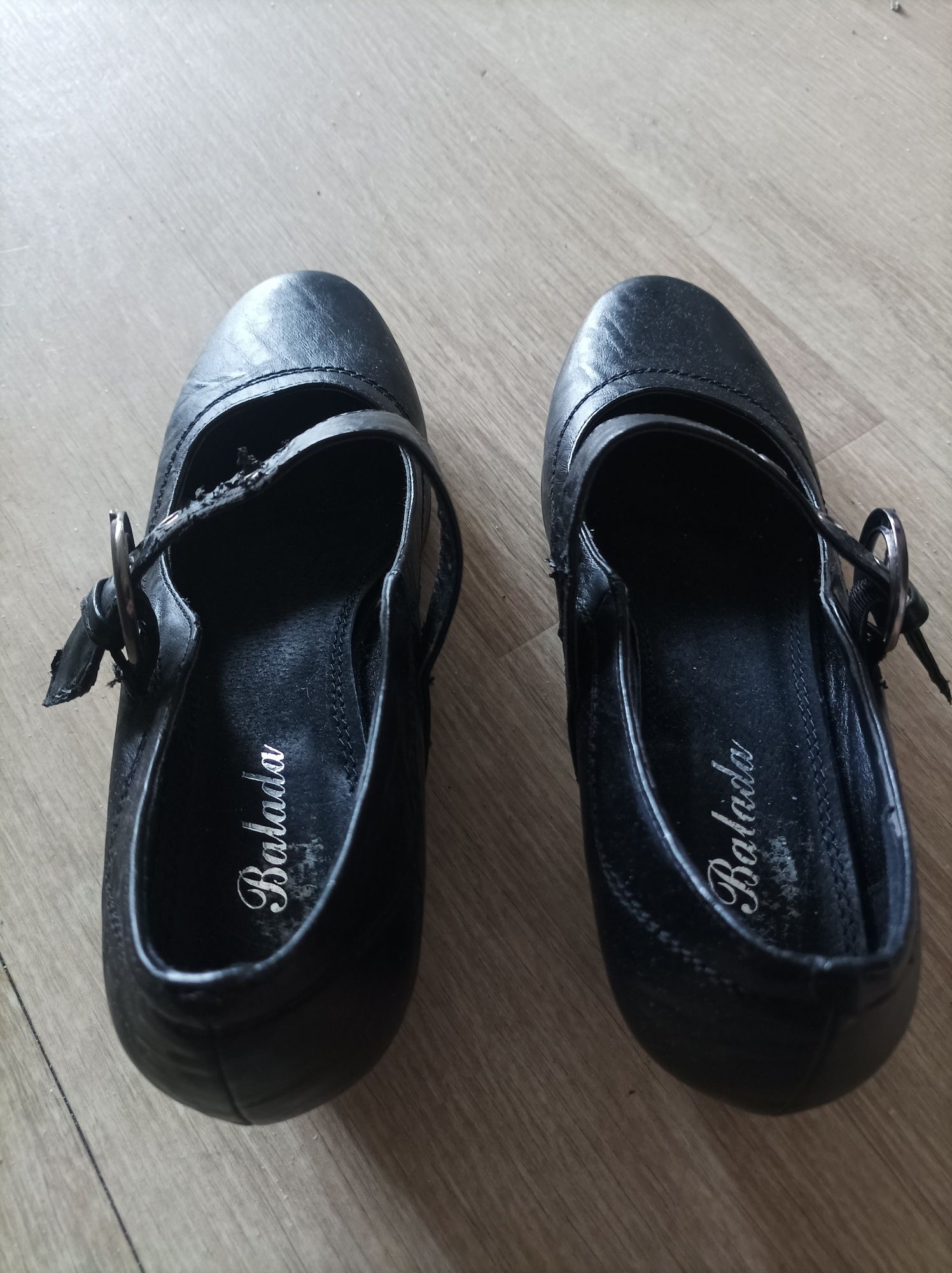 Buty na obcasie roz.39