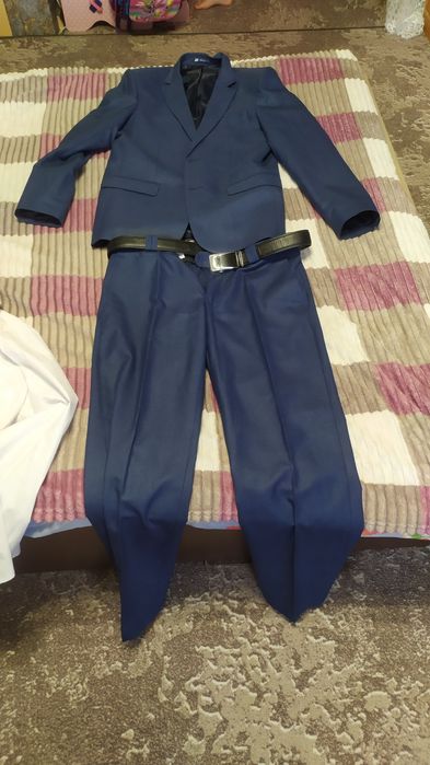 Продам комплект делового костюма