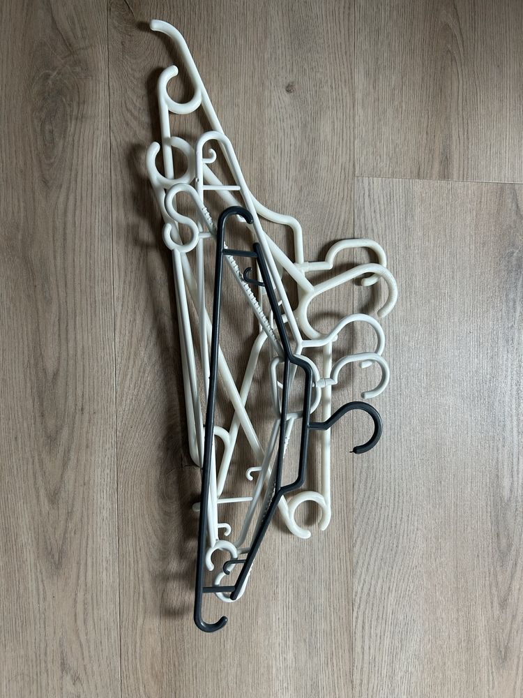 Wieszaki 27 sztuk super stan