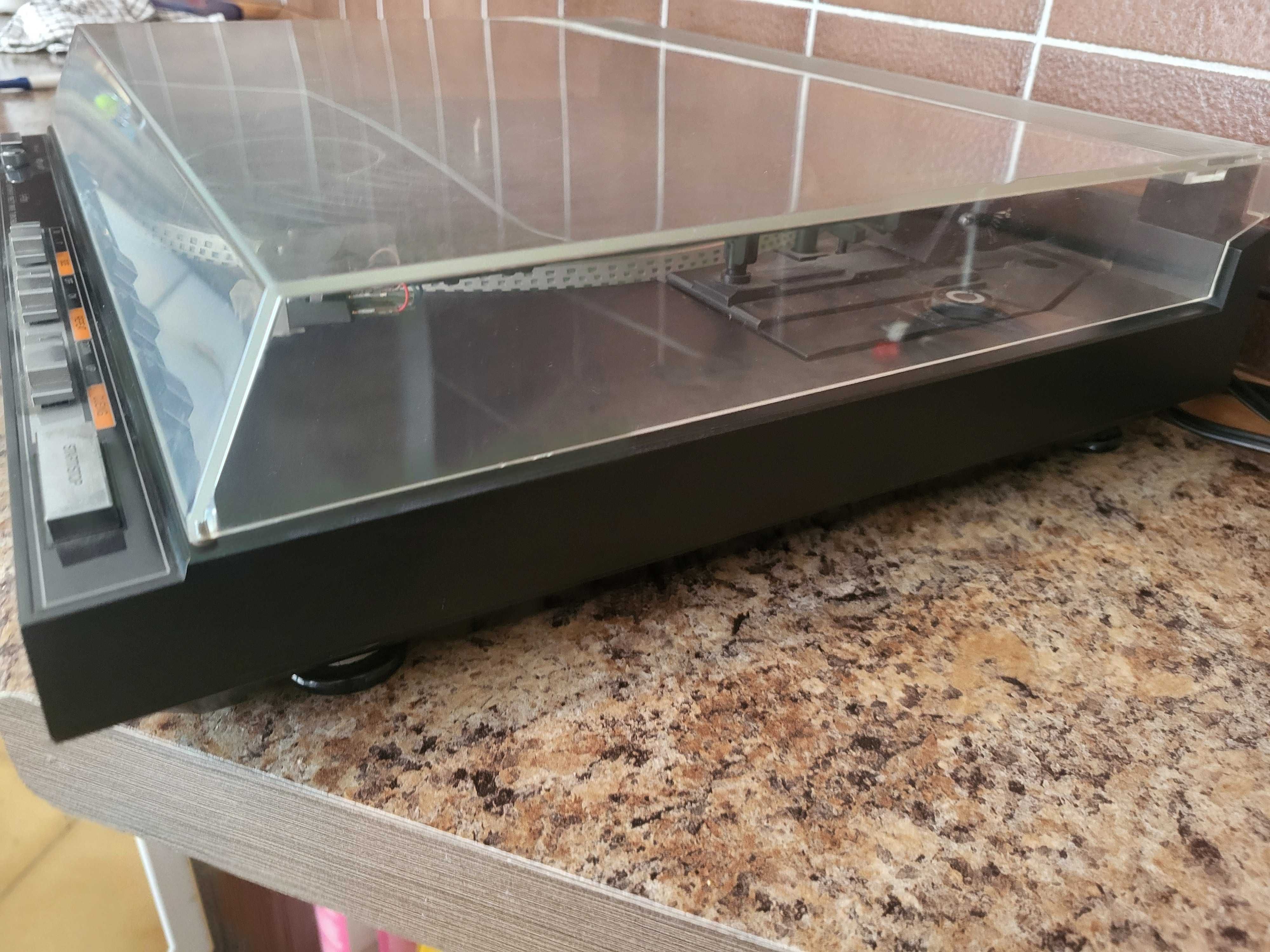 Gramofon JVC L-F210B Fully-Automatic Direct-Drive