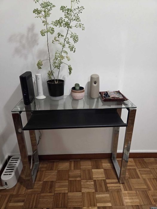 Mesa de Vidro + 6 cadeiras + Móvel de entrada