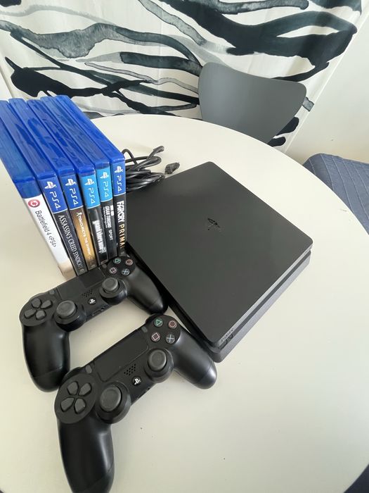 PS4 Slim 500GB.
