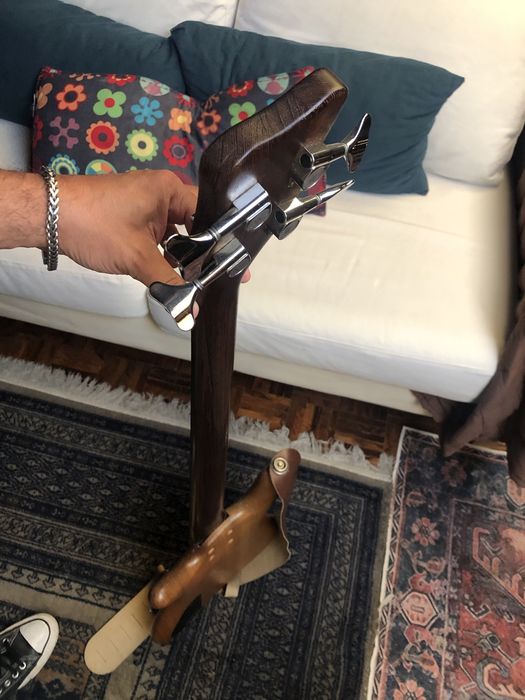 Baixo Elétrico Warwick Streamer LX de 4 cordas, Activo