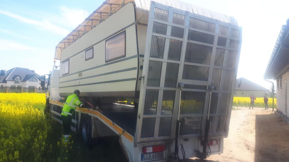 Usługi transportowe: Laweta autolaweta ciągniki, maszyny rolnicze itp.