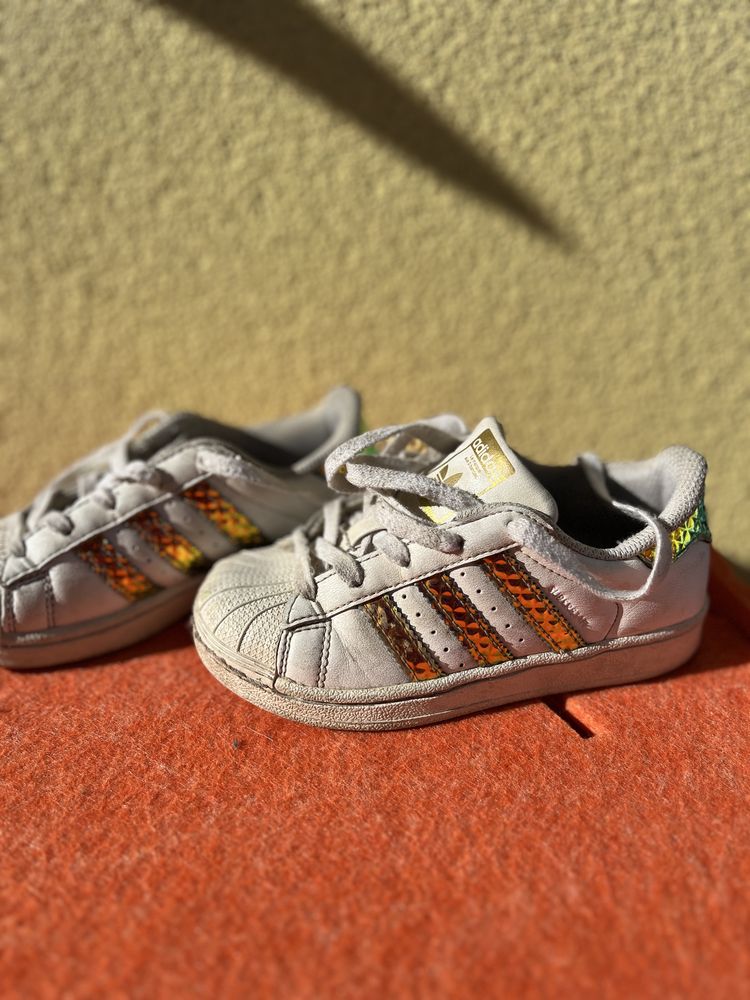 Adidas Superstar dziewczece 28,5