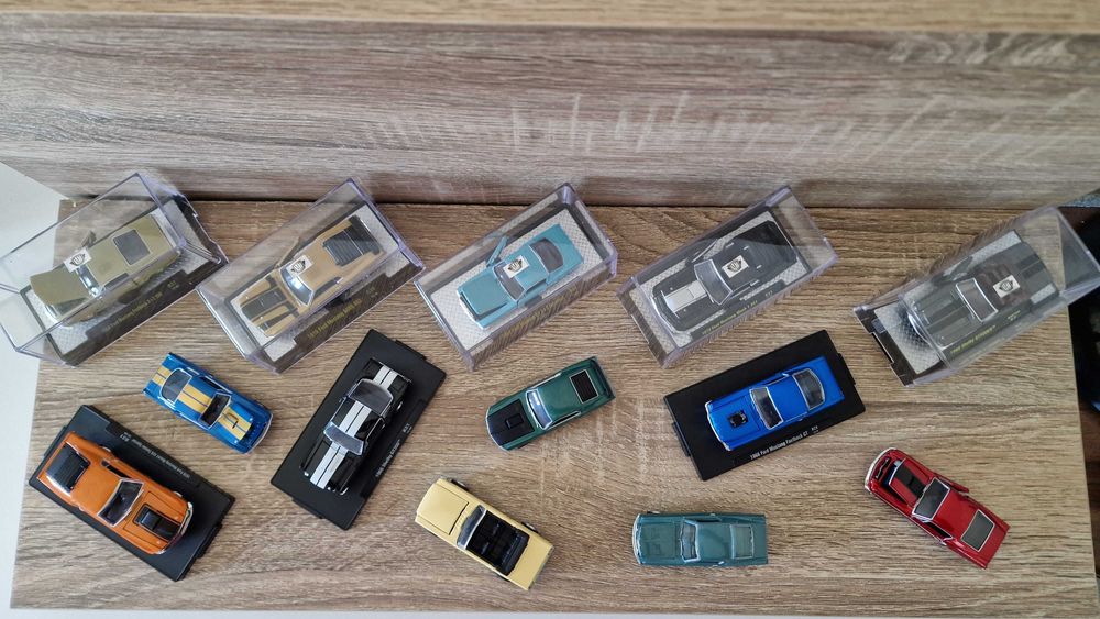 13 Miniaturas Ford Mustang 1:64