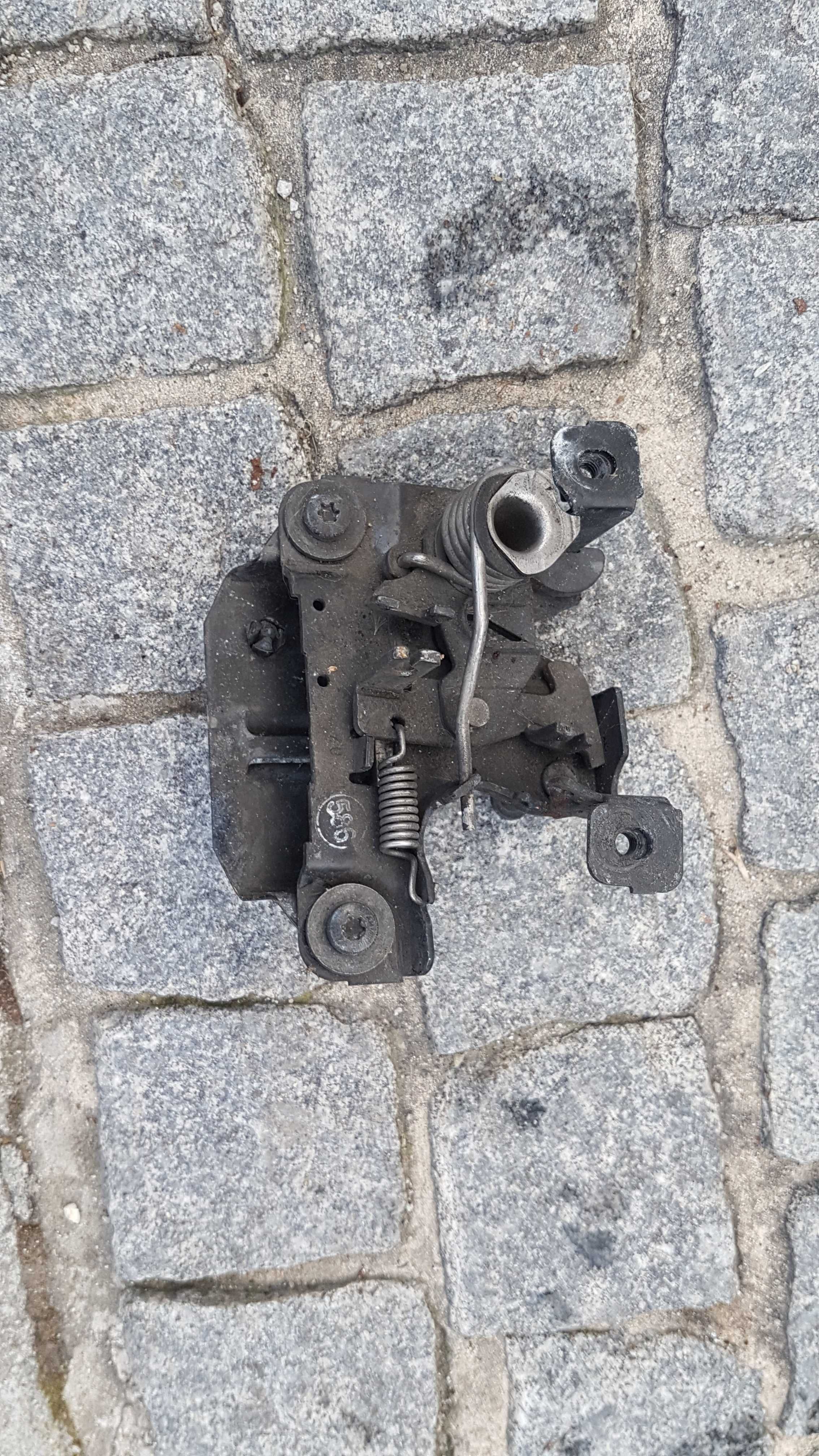 AUDI A4 B5 (8D)- Fecho Capô e Fecho da frente fibra (94/2002)