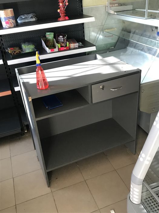 Касове місце та прикасовий стелаж