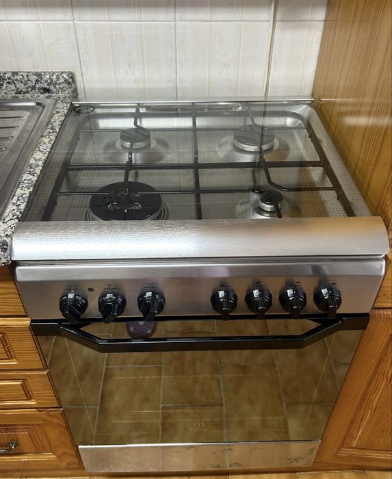 Fogão a gás natural com forno elétrico
