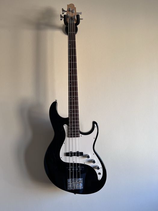 Gitara basowa Samick Fairline + wzmacniacz Stagg 20 W