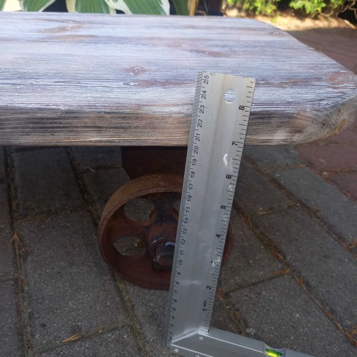 Stolik wykonany własnoręcznie.