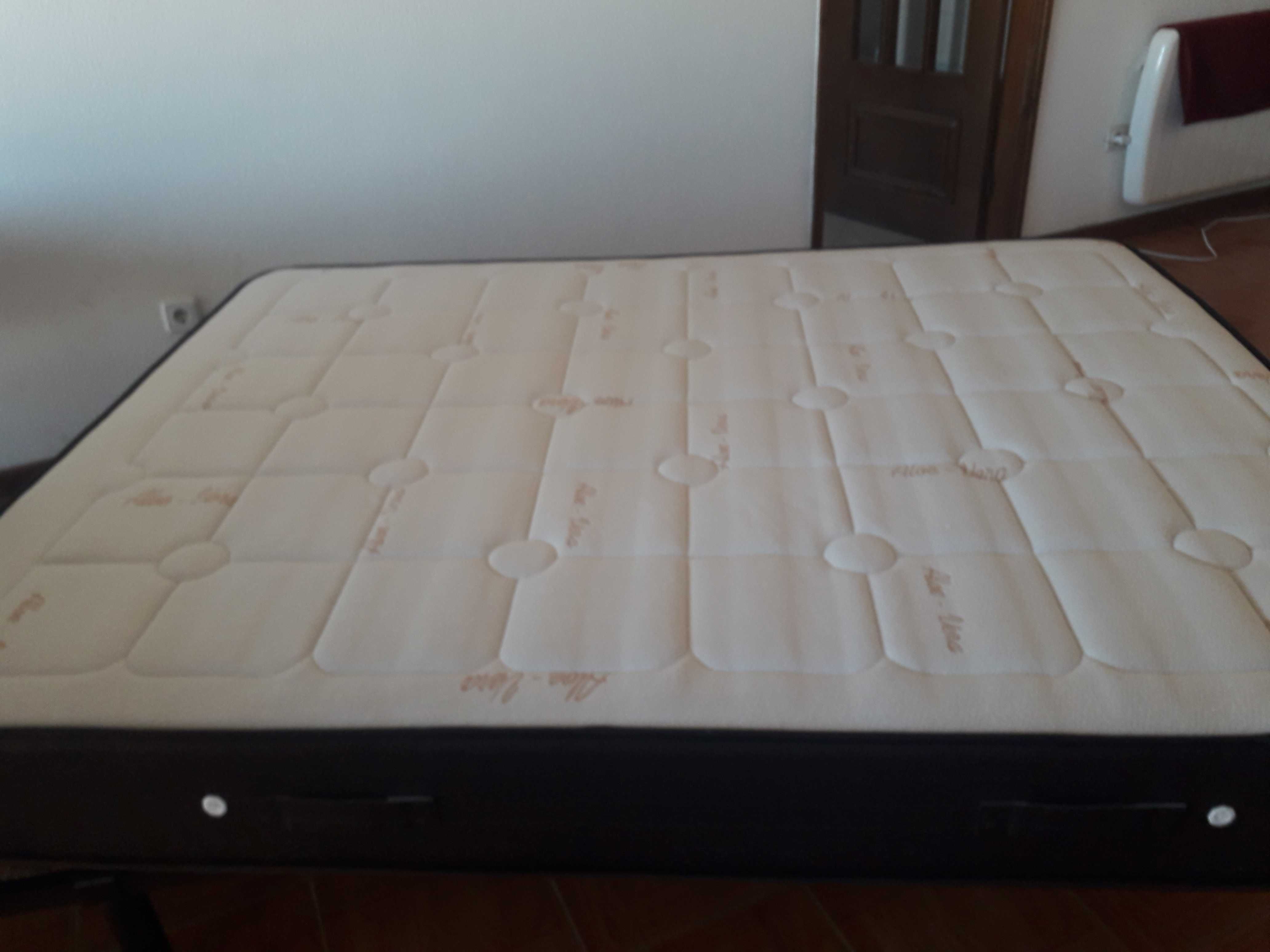 Estrado e Colchão de Casal, OBS :180€ para  retirar  01/03