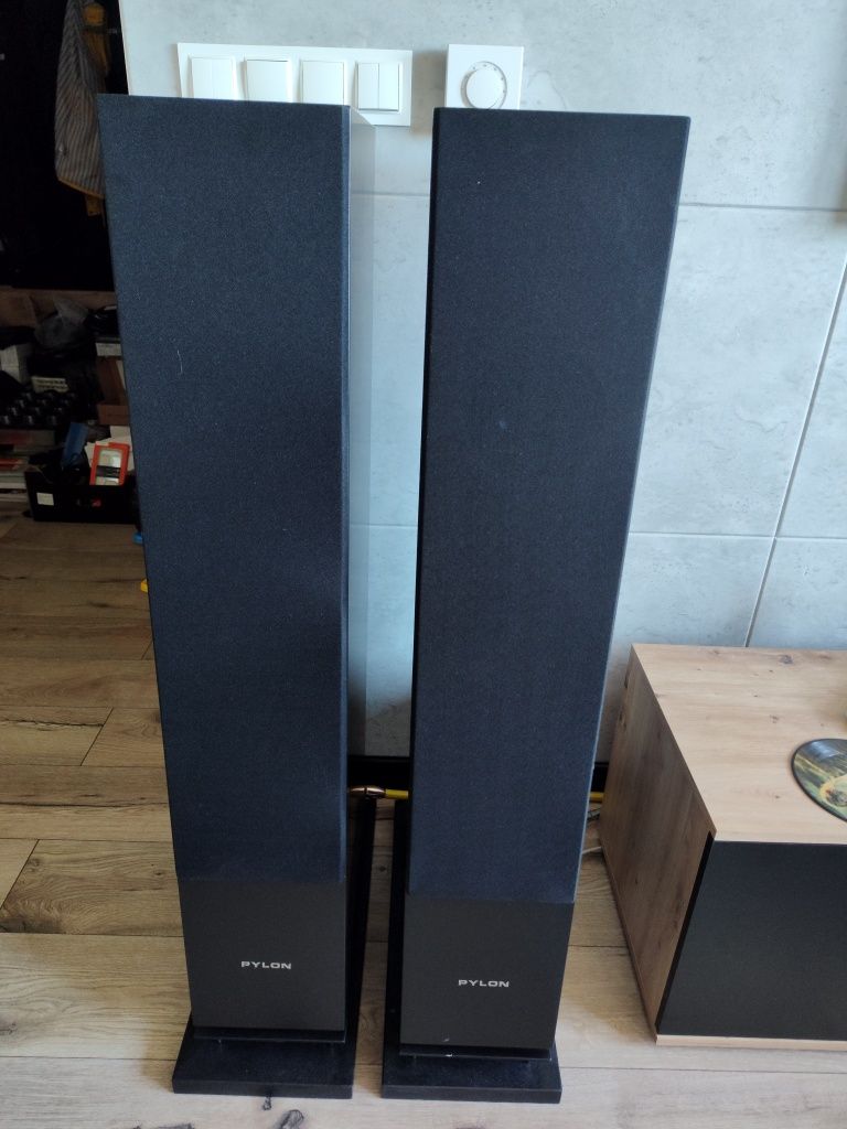 Kolumny Pylon Diamond 30 czarne