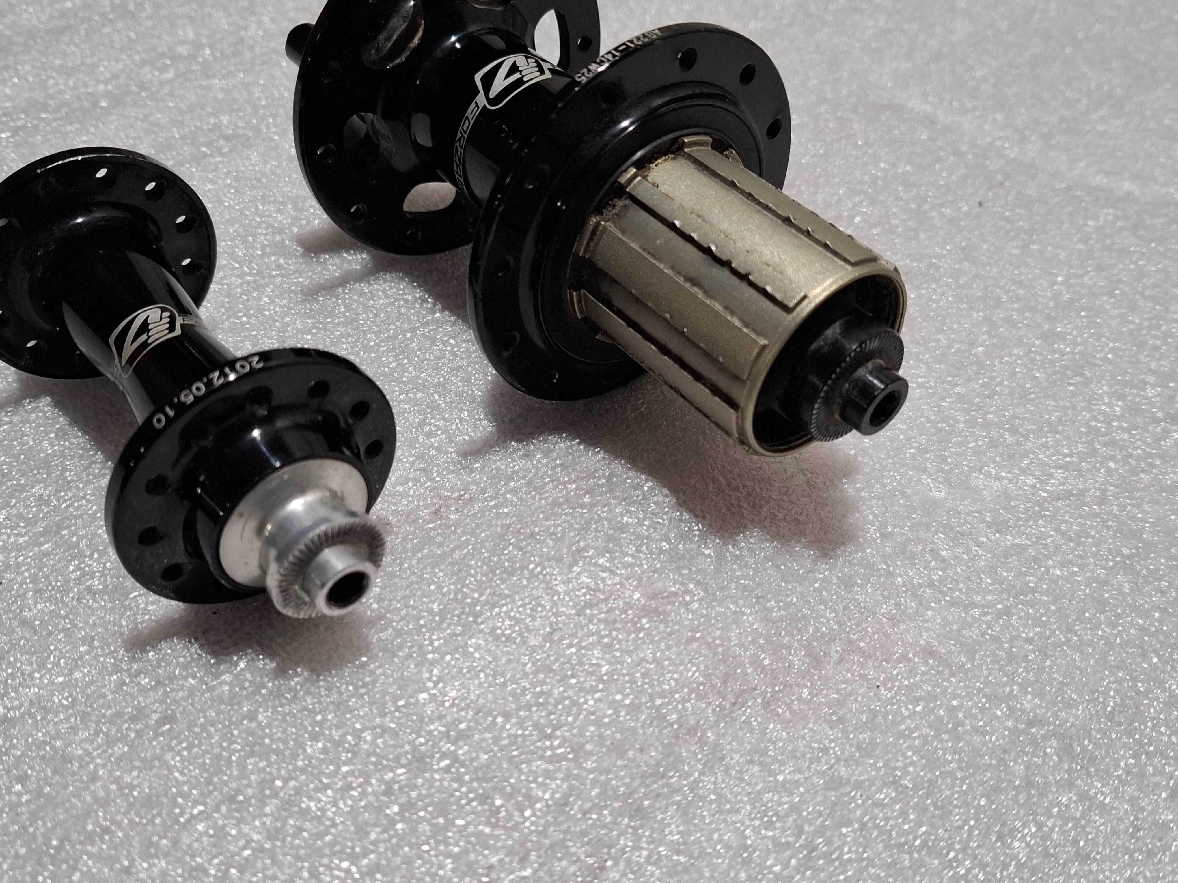Komplet Piasty Rowerowe Forza 4ZA Pod Tarczę 100x135 Shimano Sram