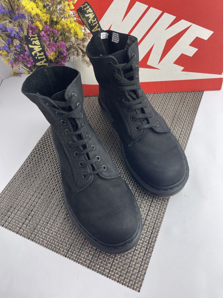 Оригінальні нові черевики dr. martens