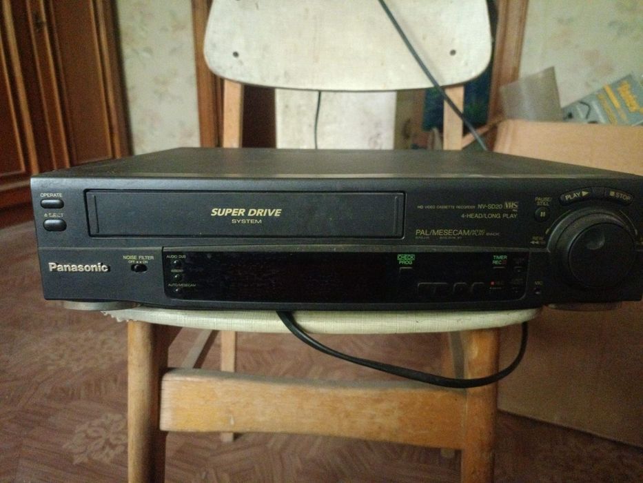 Продам рабочий видеомагнитофон Панасоник