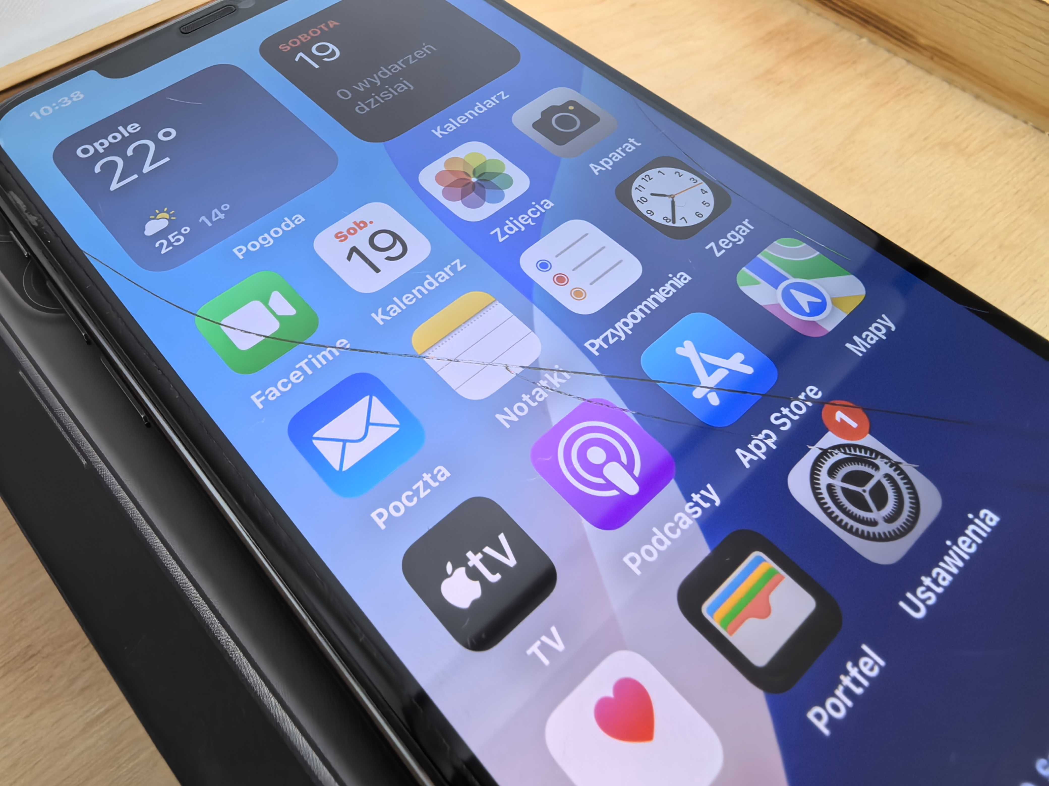 iPhone 11 PRO MAX pęknięty w 100% sprawny