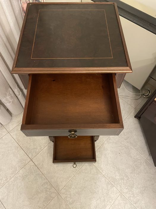 Movel de sala de jantar e mesinha cristaleira