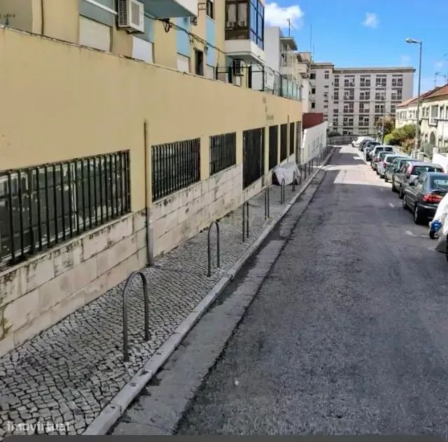 Armazém para Venda em Almada