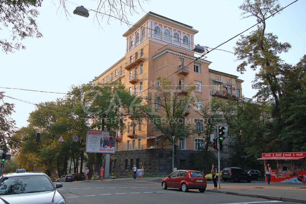 Продаж 3к квартири в центрі, 67м2 вул. Б. Хмельницького Шевченківський